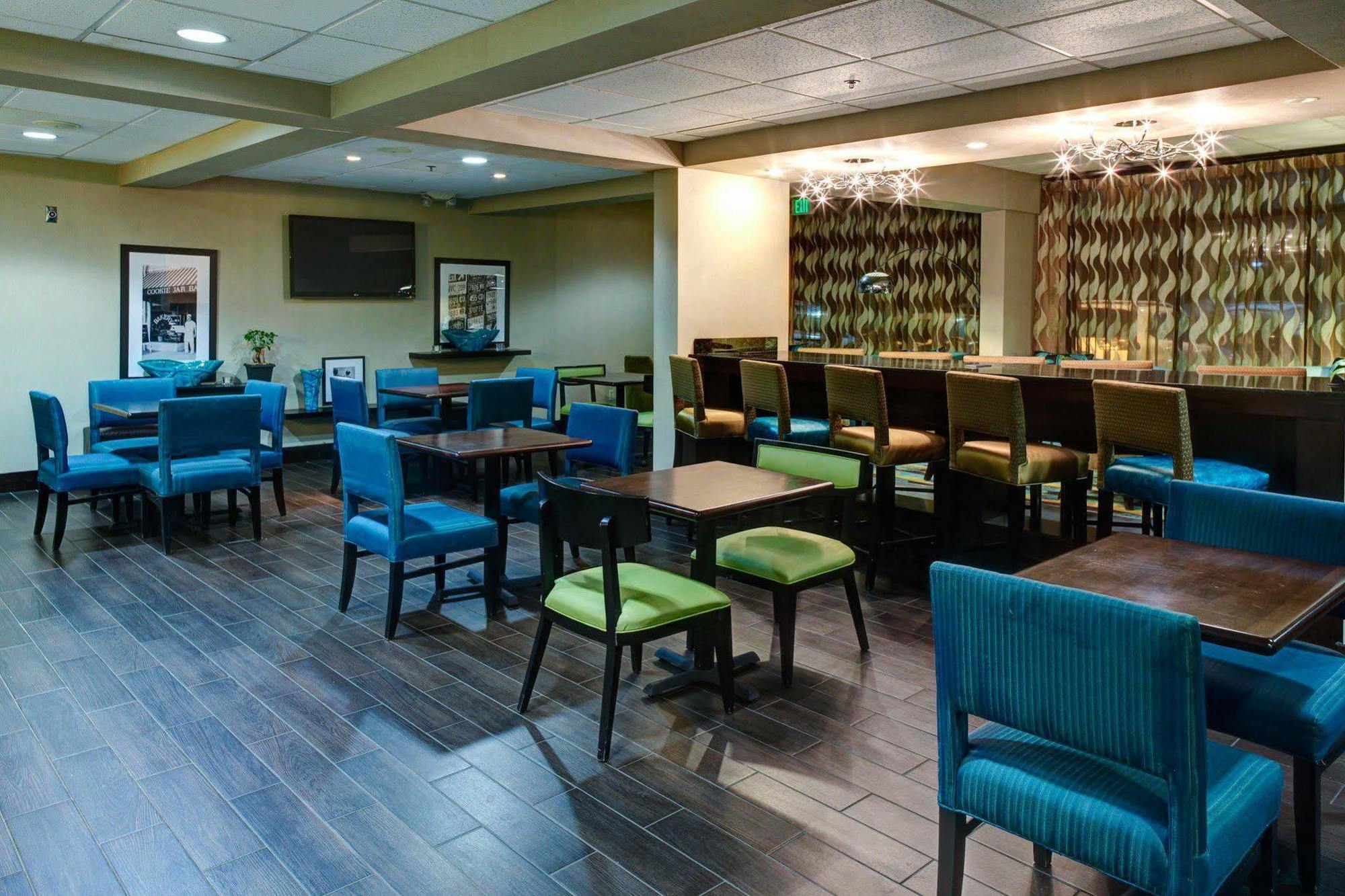 Hampton Inn Birmingham/Фултондейл Экстерьер фото