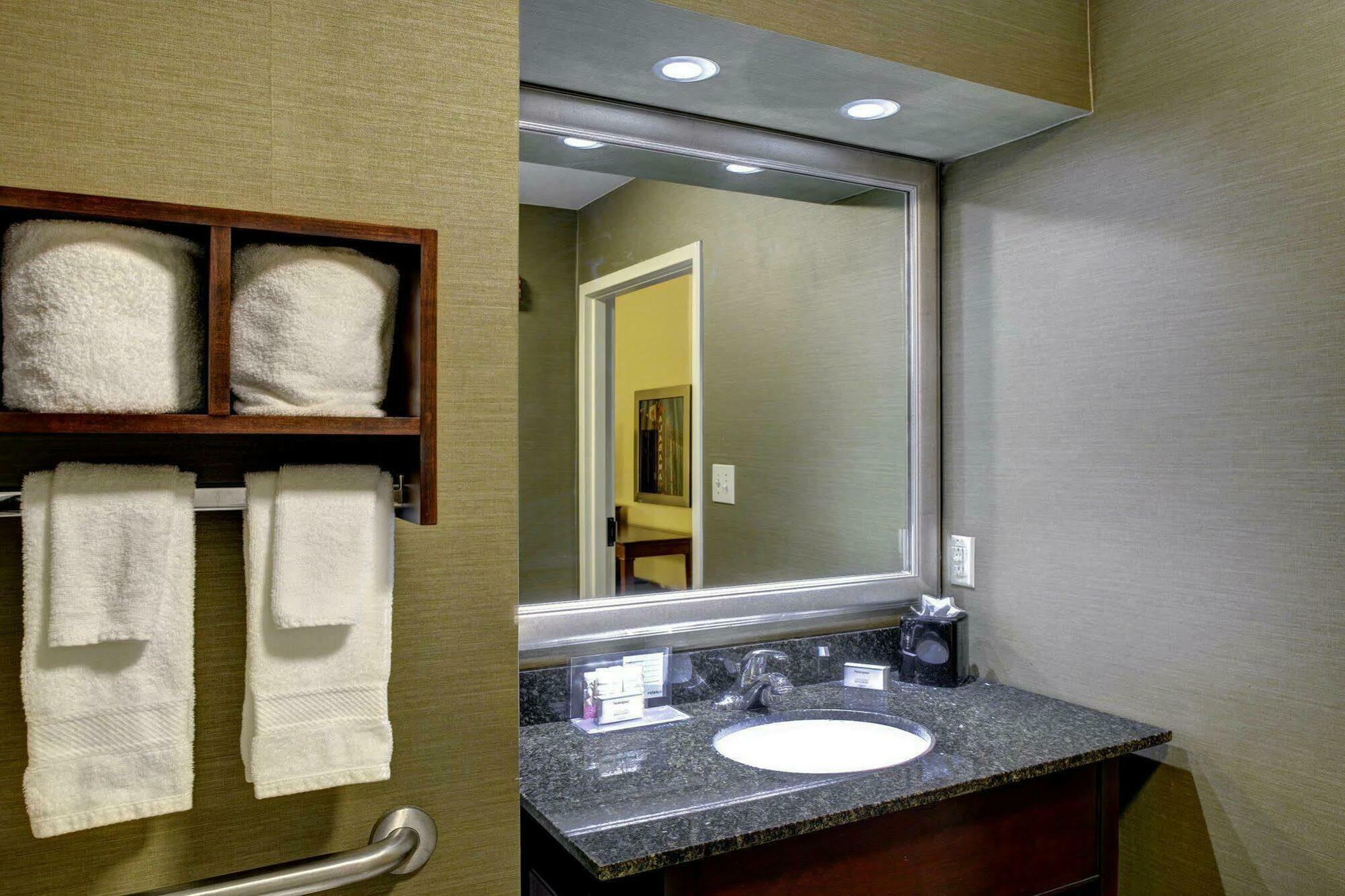 Hampton Inn Birmingham/Фултондейл Экстерьер фото
